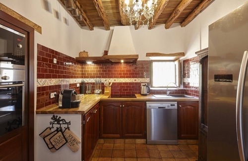 Sant Joan de Labritja Villa | Charmante Villa rénovée dans vaste finca avec plus de 90000 m2 de terrain.