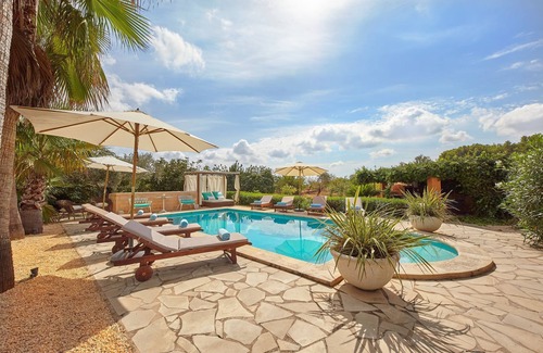 Sant Joan de Labritja Villa | Charmante Villa rénovée dans vaste finca avec plus de 90000 m2 de terrain.