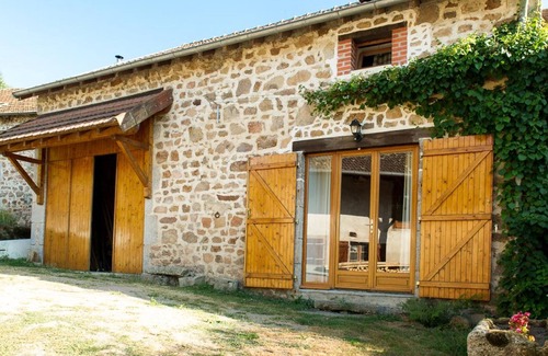 Chatel-Montagne Cottage | Charmante grange rénovée avec jardin, terrasse et animaux acceptés