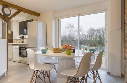 Nort-sur-Erdre Cottage | Gîte familial au calme avec étang privé, proche Nantes, jardin, activités, et accès PMR