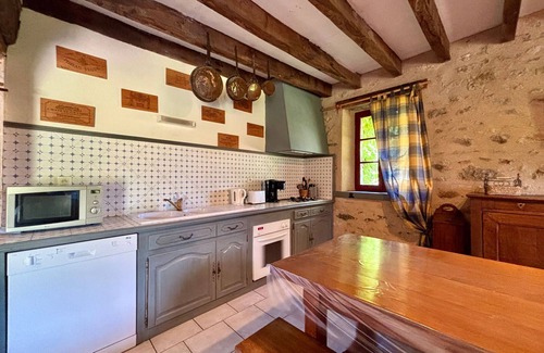 Migne Cottage | Charmante étable rénovée avec piscine et parking dans la Brenne