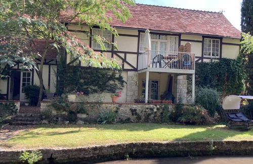 Molineuf Appartement | charmant gîte rénové avec vue sur parc et rivière