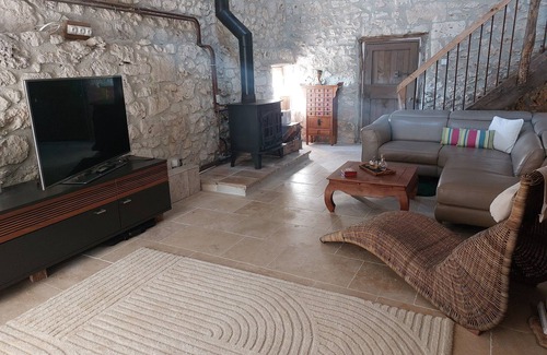 Lacour Lit Et Petit-Déjeuner | Charming renovated farmhouse with large pool