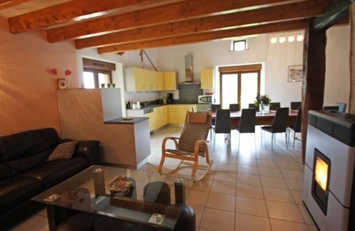 Harsault Cottage | Gîte spacieux avec terrasse, confort moderne dans un cadre verdoyant et propice aux balades.