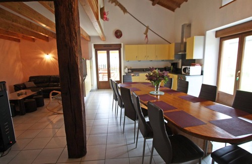 Harsault Cottage | Gîte spacieux avec terrasse, confort moderne dans un cadre verdoyant et propice aux balades.