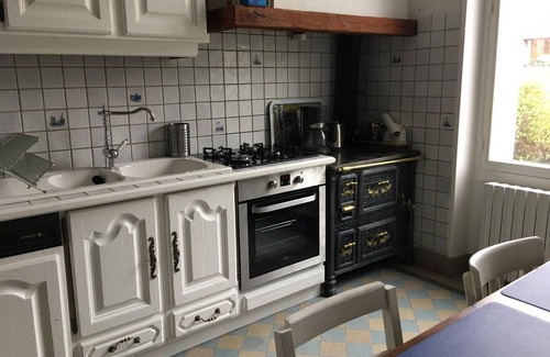 Dhuizon Cottage | Maison familiale rénovée, proche châteaux, grand jardin, 5 chambres, équipements inclus, animaux acceptés