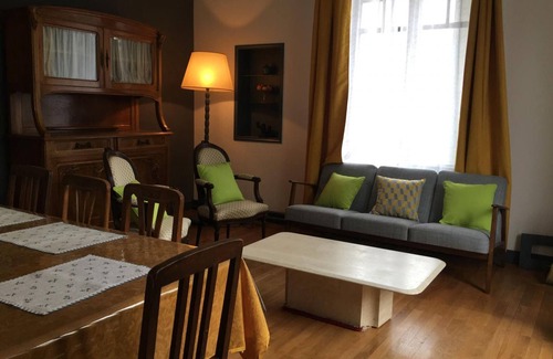Dhuizon Cottage | Maison familiale rénovée, proche châteaux, grand jardin, 5 chambres, équipements inclus, animaux acceptés
