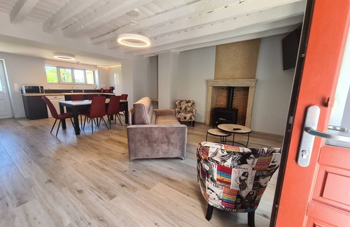 Le Magny Cottage | Longère Berrichonne rénovée, proche golf et base nautique, jardin clos, équipements sportifs à 100 m