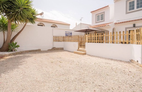 Manta Rota Villa | Charming renovated house 7 minutes walk from the beach and 2 minutes from a restaurant