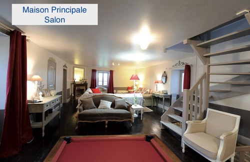 Vayrac Villa | Belle demeure de charme, parfaite pour communier en famille ou entre amies.