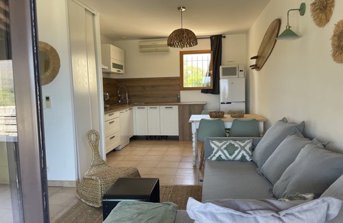 Lozari Appartement | Résidence de charme avec piscine les pieds dans l’eau.