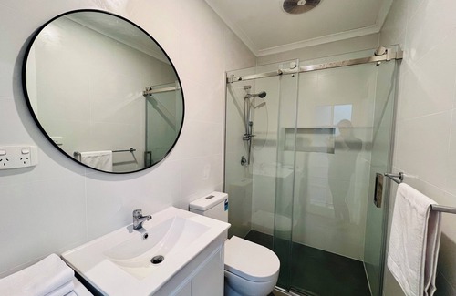 Wantirna South Appartement | Charming Retreat With a Serene Garden