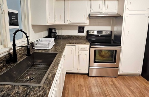 Marshallton Maison | Charming Retreat in CoaltownShip