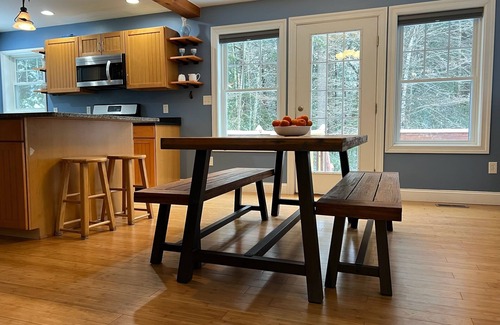 Northwood Maison | Charming Retreat, perfect family getaway, in tree farm with 100 & 80ac ponds