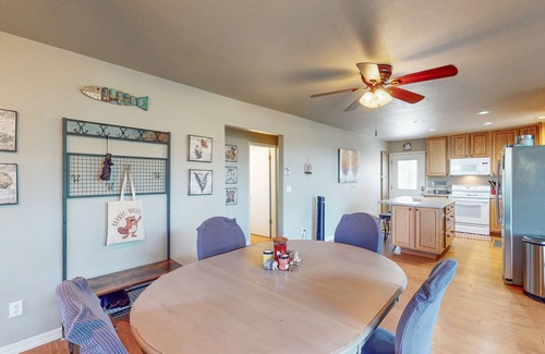 Payson Maison | Charming Retreat with Panoramic Views, Private Washer/Dryer & Free Internet