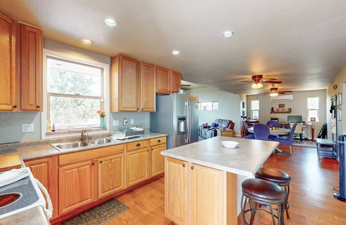 Payson Maison | Charming Retreat with Panoramic Views, Private Washer/Dryer & Free Internet