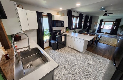 Le Mars Maison | Charming retro 3-bedroom retreat in Le Mars w/ Game Room