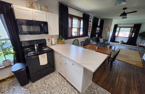 Le Mars Maison | Charming retro 3-bedroom retreat in Le Mars w/ Game Room