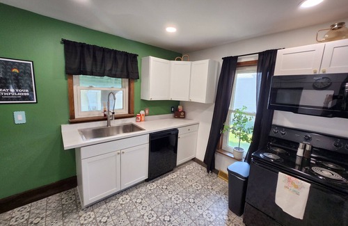 Le Mars Maison | Charming retro 3-bedroom retreat in Le Mars w/ Game Room