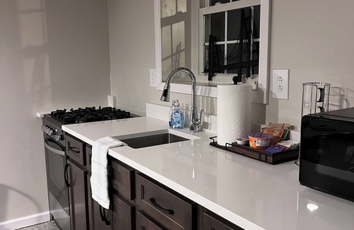 Coraopolis Appartement | Charming River Front 1-bedroom apartment in delightful Coraopolis with AC, WiFi