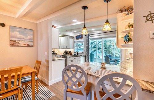 Sebastian Cottage | Charming Riverfront 2/2 Cottage with Private Docks, Wifi, Cable, and A/C
