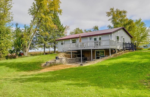 Mindoro Maison | Charming Rockland Retreat with Deck and Grill!