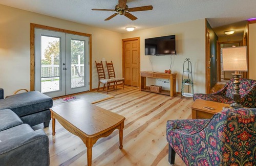 Mindoro Maison | Charming Rockland Retreat with Deck and Grill!