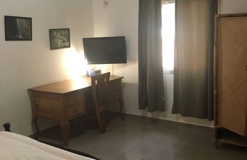 Conakry Lit Et Petit-Déjeuner | Charmante chambre dans maison d'hôtes