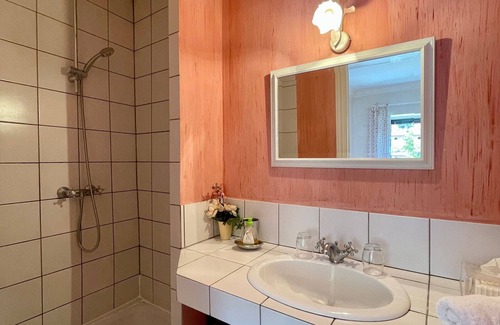 Lavaudieu Lit Et Petit-Déjeuner | Charmante Chambre à Lavaudieu pour 2, Salle d'Eau & WC