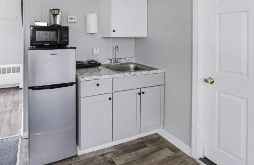Riverview Appartement | Charming Room w Private Bath Wi-Fi in Brownstown