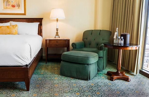 Civic Core Hôtel | Charming Room with Outdoor Pool Oasis | 1 Minute Walk from Gaslamp