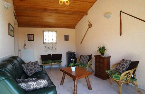 Boisset Cottage | Gîte en pierre avec terrasses, proche de sites médiévaux, idéal pour famille avec équipements bébé.
