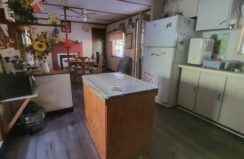 Gordonsville Autre | Charming Rustic 2-bedroom farmhouse with WiFi, AC on pristine Plunkett Creek Rd