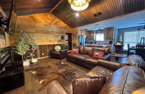 Paris Maison | Charming Rustic 3 BR fully furnished home