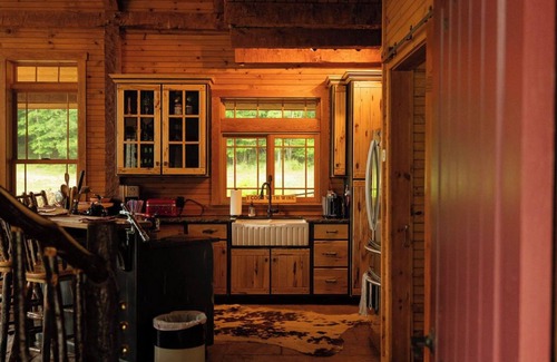 Rockwood Cabine | Charming Rustic Cabin in Rockwood, PA.
