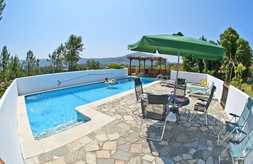 O Rosal Chalet De Ski | Charmant Lodge rustique avec piscine et de belles vues. Marchez jusqu'au bar à tapas et à la plage.