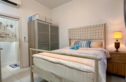 Petaling Jaya Appartement | Charming Rustic Retreat with Cozy Interior and Sky Pool View