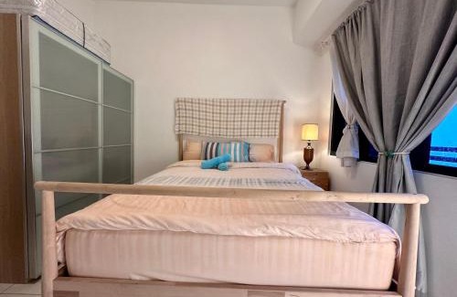 Petaling Jaya Appartement | Charming Rustic Retreat with Cozy Interior and Sky Pool View
