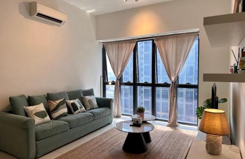 Petaling Jaya Appartement | Charming Rustic Retreat with Cozy Interior and Sky Pool View