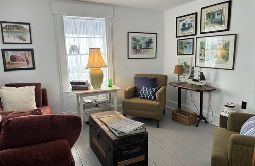 Hampton Maison | Charming rustic retreat with Bay of Fundy Views, escape to our serene haven.
