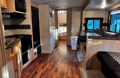 Woods Bay Maison | Charming RV with 2 bedrooms and WiFi, AC in peaceful Bigfork