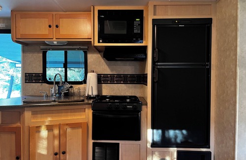Woods Bay Maison | Charming RV with 2 bedrooms and WiFi, AC in peaceful Bigfork