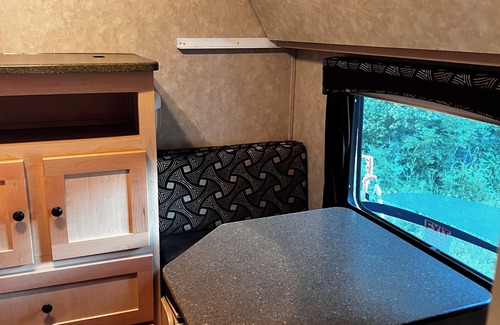 Woods Bay Maison | Charming RV with 2 bedrooms and WiFi, AC in peaceful Bigfork
