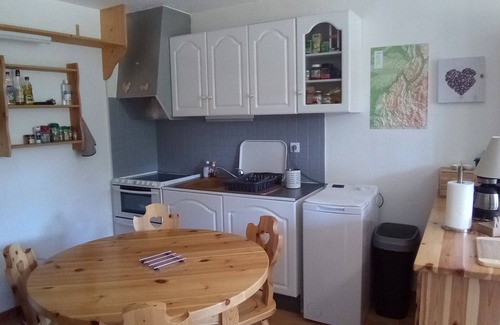 Correncon-en-Vercors Appartement | Studio cabine 28m² à Corrençon-en-Vercors, proche village, navettes, skis, nature, 4 pers, balcon