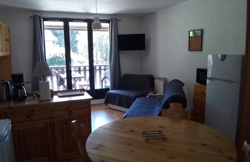 Correncon-en-Vercors Appartement | Studio cabine 28m² à Corrençon-en-Vercors, proche village, navettes, skis, nature, 4 pers, balcon
