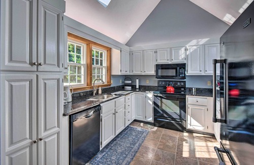 Saco Maison | Charming Saco Home w/ Deck, 5 Mi to Beach!