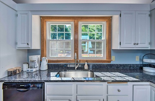 Saco Maison | Charming Saco Home w/ Deck, 5 Mi to Beach!
