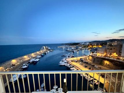 Costa Dorada Appartement | Charming Sea Front 3 Bedroom Apartment - incredible views!