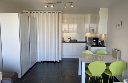 De Panne Appartement | Ravissant studio vue sur mer avec piscine couverte