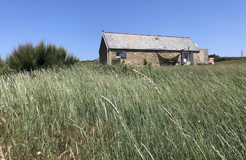 Plozevet Maison | Charming seaside fisherman's cottage with garden